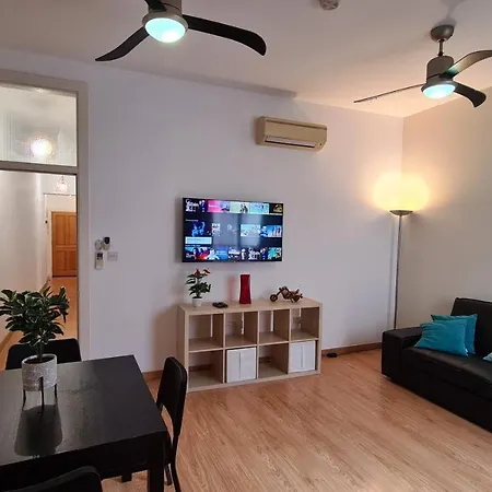Apartment Town Centre Flat With Roof Terrace *