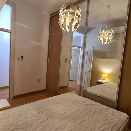 Apartment Town Centre Flat With Roof Terrace
