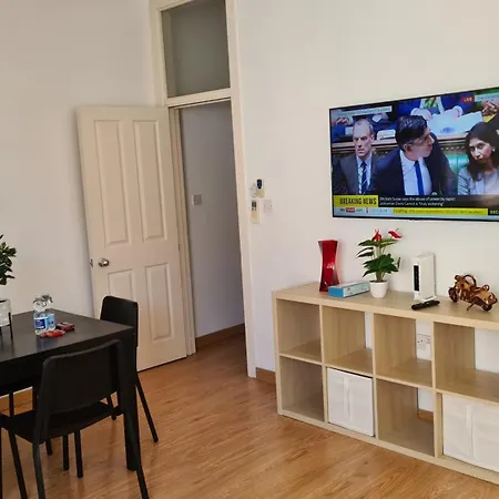 Town Centre Flat With Roof Terrace Apartment *