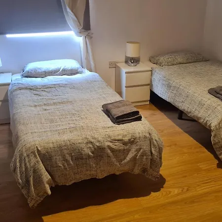 Town Centre Flat With Roof Terrace Apartment